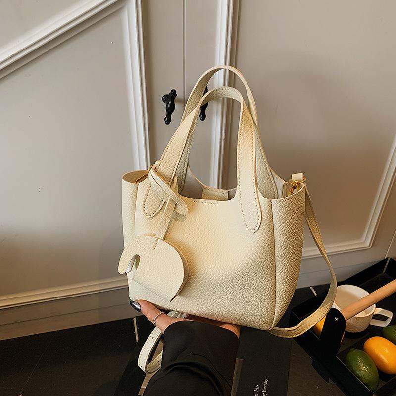 

Популярная в этом году маленькая женская летняя универсальная сумка-мессенджер через плечо, новая модная 2025, корейская версия, сумка-ведро белый