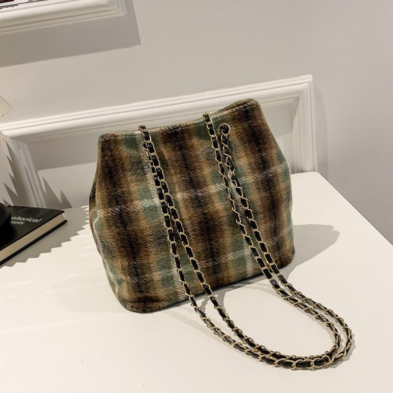 Retro Plaid Large-capacity Chain Shoulder Bag 2025 Autumn New Women's Armpit Bag Fashionable Bucket Bag