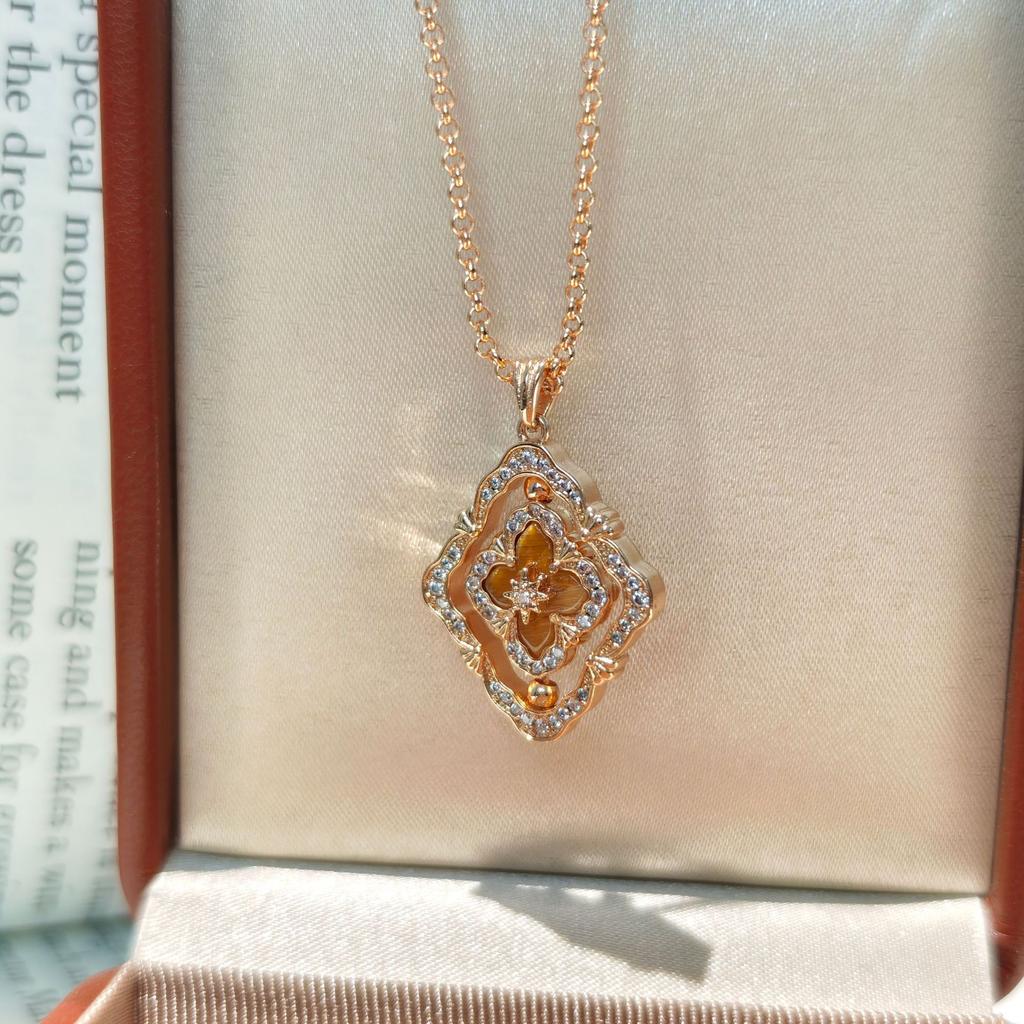 French Antique High-End Sense Versatile Rotating Double-Sided Four-Leaf Clover White Shell Necklace Light Luxury Design Neck Chain Collarbone Chain