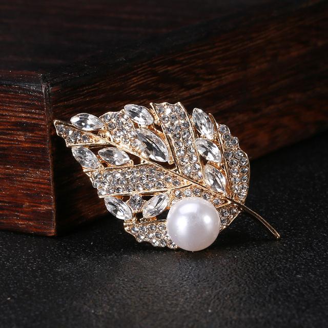 Стильные Стильные Высококачественные Высококачественные Броши с Стразами Жемчугом Листьями Темпераментные Универсальные Аксессуары для Костюма Пальто Корсаж Модные Ювелирные Изделия золотой