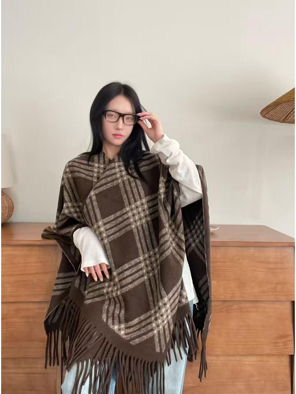 

Жіноча осінньо-зимова потовщена накидка-шаль: Дизайн з великими розрізами для приміщень з кондиціонером 110*145 cm