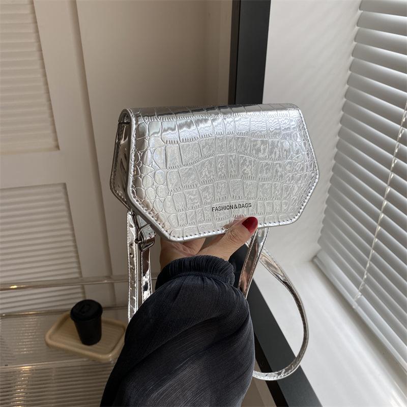 Small bag women's autumn 2024 new Korean version trendy fashion shoulder bag simple casual foreign style messenger small square bag