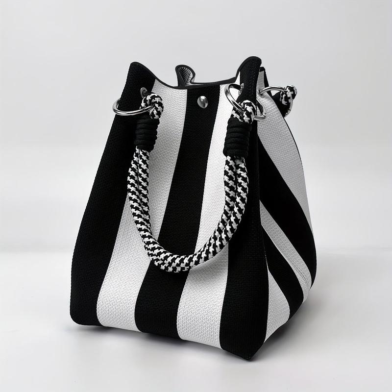This multi-color knitted retro bucket handbag is simple and color-blocked, versatile and easy to carry with you