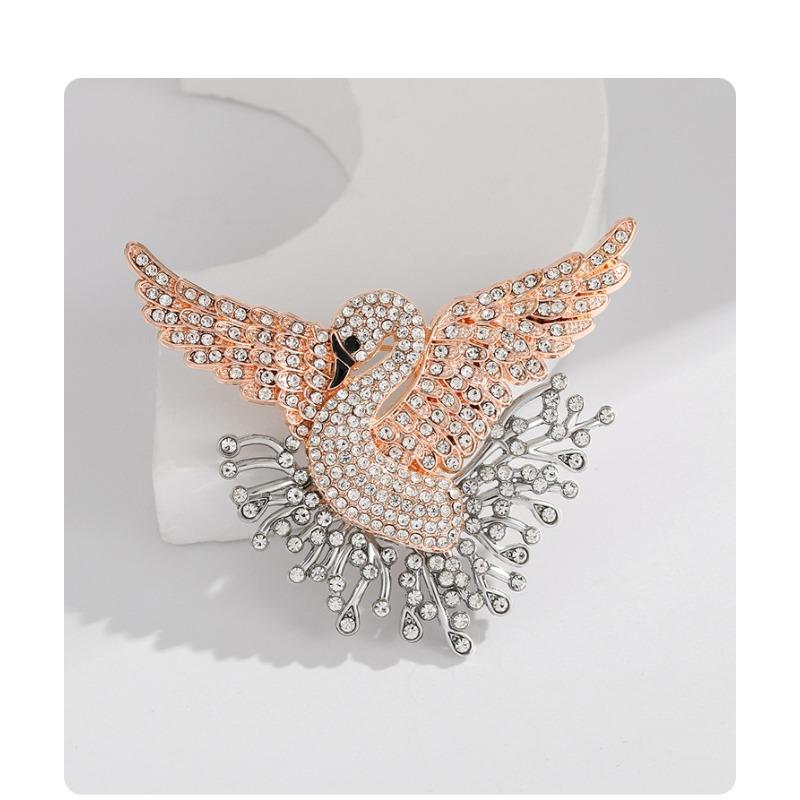 European and American fashion fireworks tail feather swan brooch, women's high-end diamond inlaid bird antique chest flower, dress party accessories