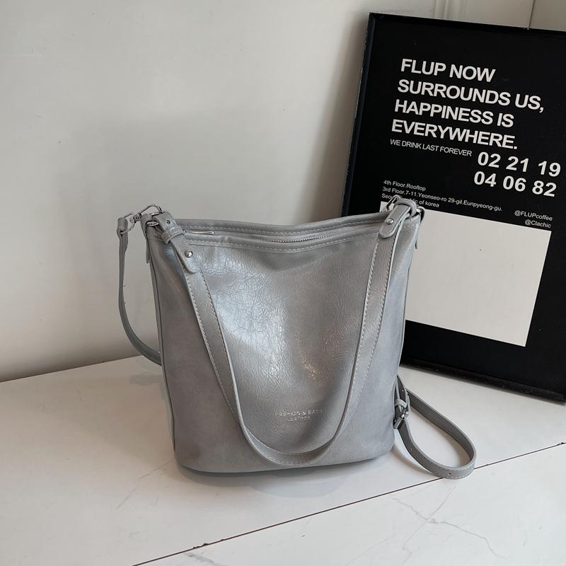 Black Women's Bucket Bag Autumn Winter PU Leather Letter Shoulder Bags Trendy Large Capacity Commuting Crossbody Pack