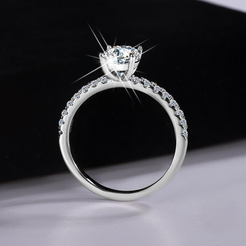 Slightly inlaid oval egg-shaped moissanite ring wholesale European and American style diamond ring daily jewelry gift accessories