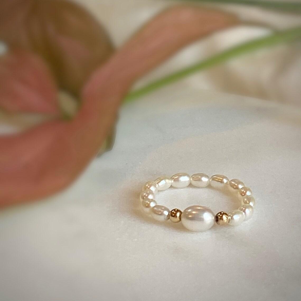 

Vlen Natural Freshwater Pearl Bead Ring Elegant Vintage Wedding Jewelry for Women Elastic Finger Ring Gift Spring Sale resizable