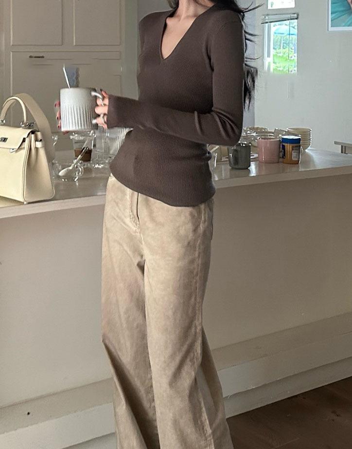 

Женский облегающий кашемировый свитер с V-образным вырезом - цвет молочного чая Medium