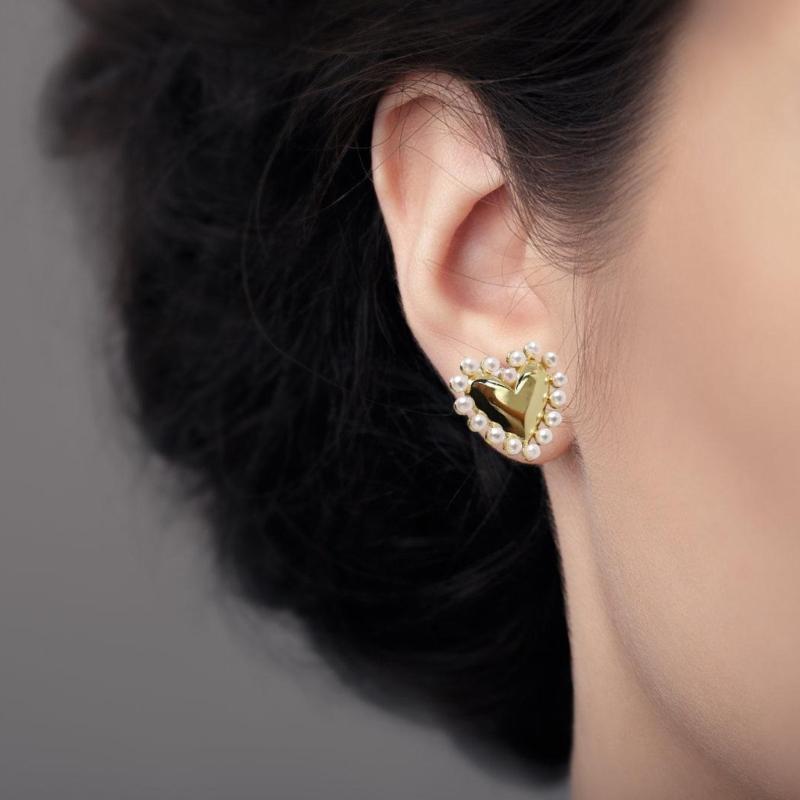 Heart Studs Earrings Creative Ear Accessory Heart Ear Studs Suitable for Teens and Youthful Fashion Lovers Present