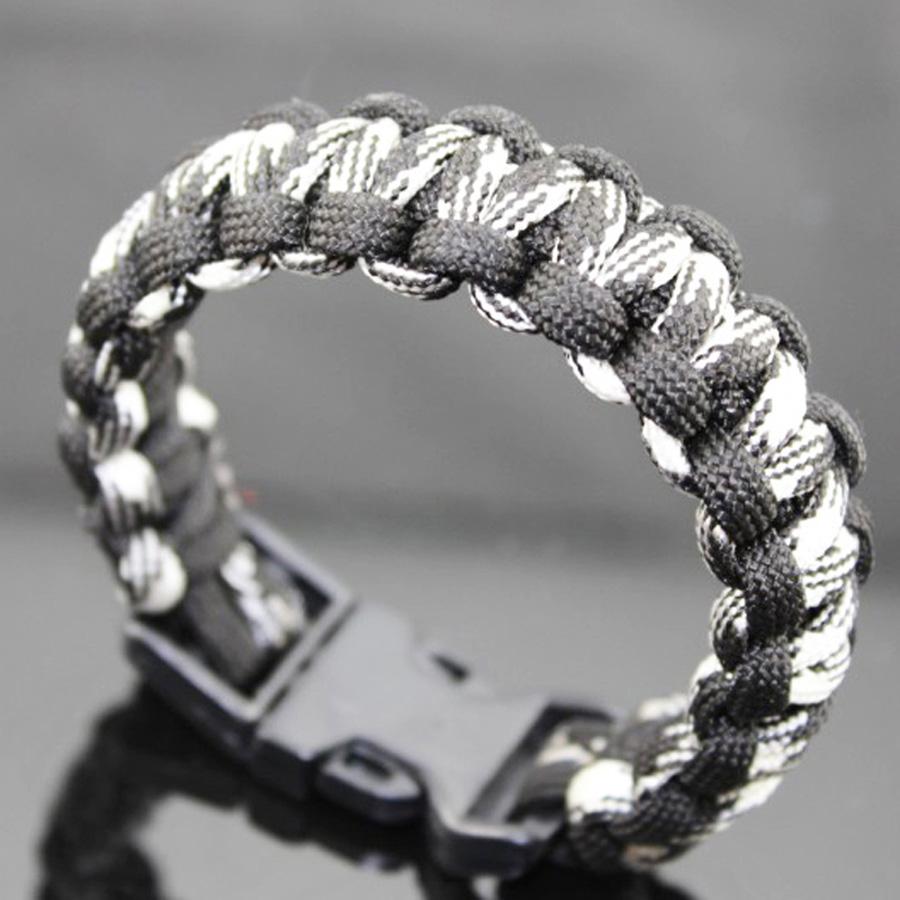 Braccialetti Bangle di Sopravvivenza in Paracord da Esterno Uomo Tono Argento Braccialetto da Polso con Corda Teschio Campeggio Escursionismo Braccialetto con Fibbia di Emergenza Gioielli