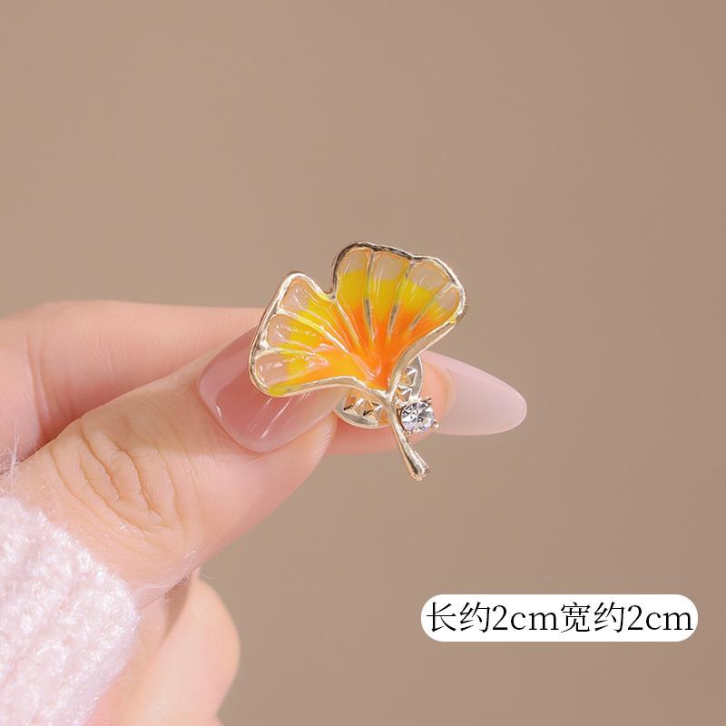 

Дизайн Брошь Кленовый лист Анти-свет Ретро Гинкго Булавка Женская брошь Аксессуары для фиксации костюма