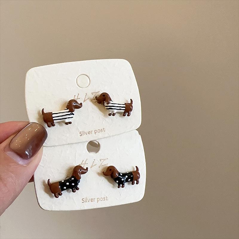 Cartoon cute dripping oil dachshund dog stud earrings simple personalized earrings