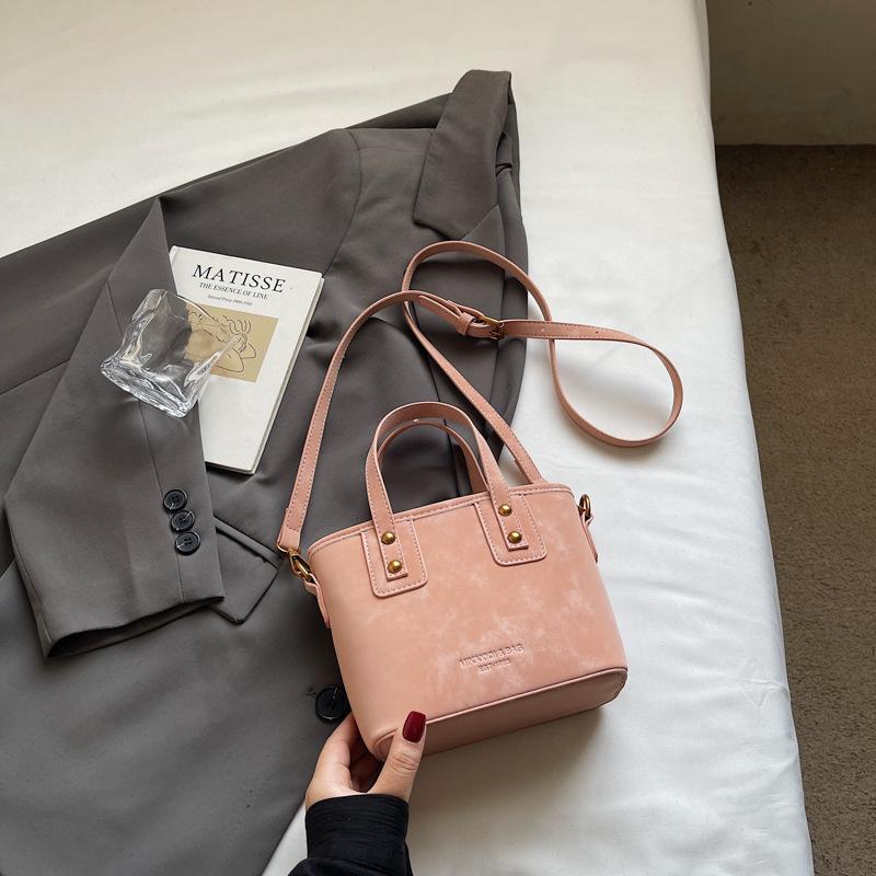 Suede bag women's autumn and winter versatile 2025 new matte retro shoulder messenger bag popular portable bucket bag