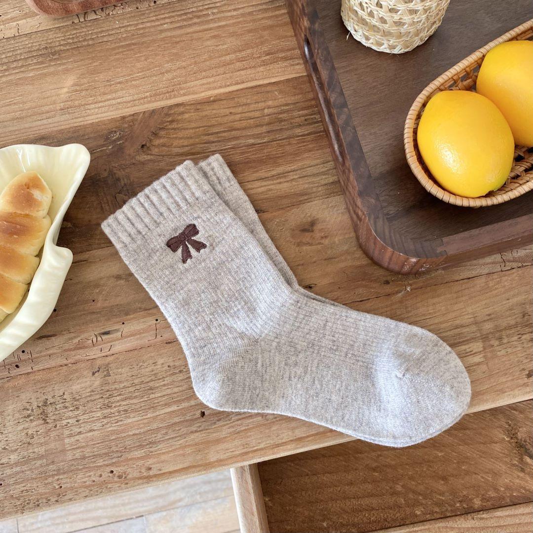 

Female Autumn and Winter Thickened Warm Bowknot Boneless Tube Socks 1 pair