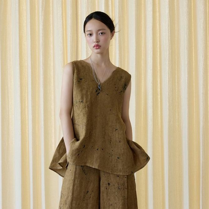 Autumn Origami-Inspired Sleeveless Linen Top with Mottled Texture