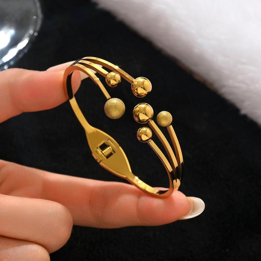 Modne Bransoletki ze Stali Nierdzewnej i Złota 18K - Wytrzymałe, Odporne na Ścieranie Bangles w Stylu Europejskim i Amerykańskim