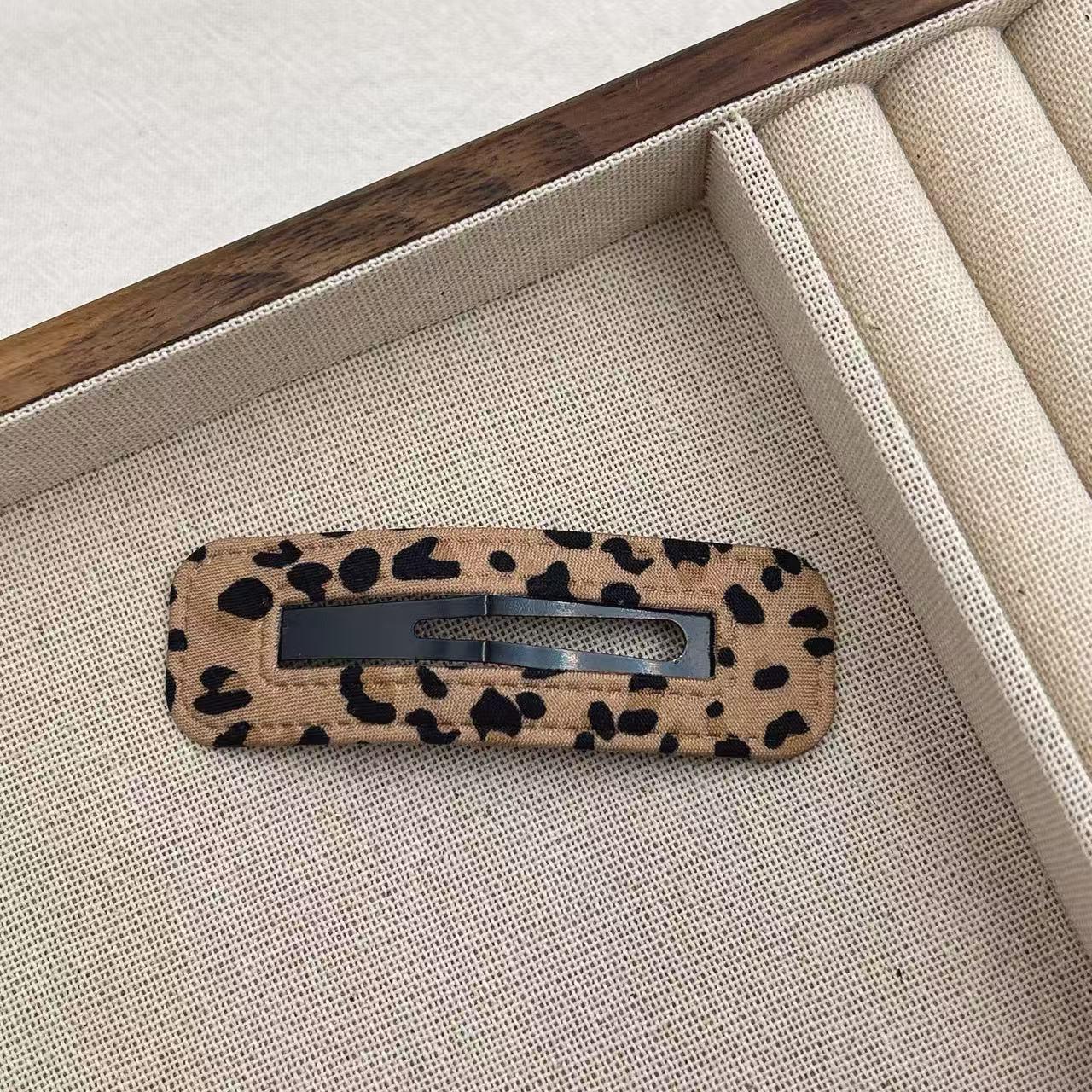 

Leopard Print Cutout Hair Clip Set - Cloud, Star, Bobby Pin Styles