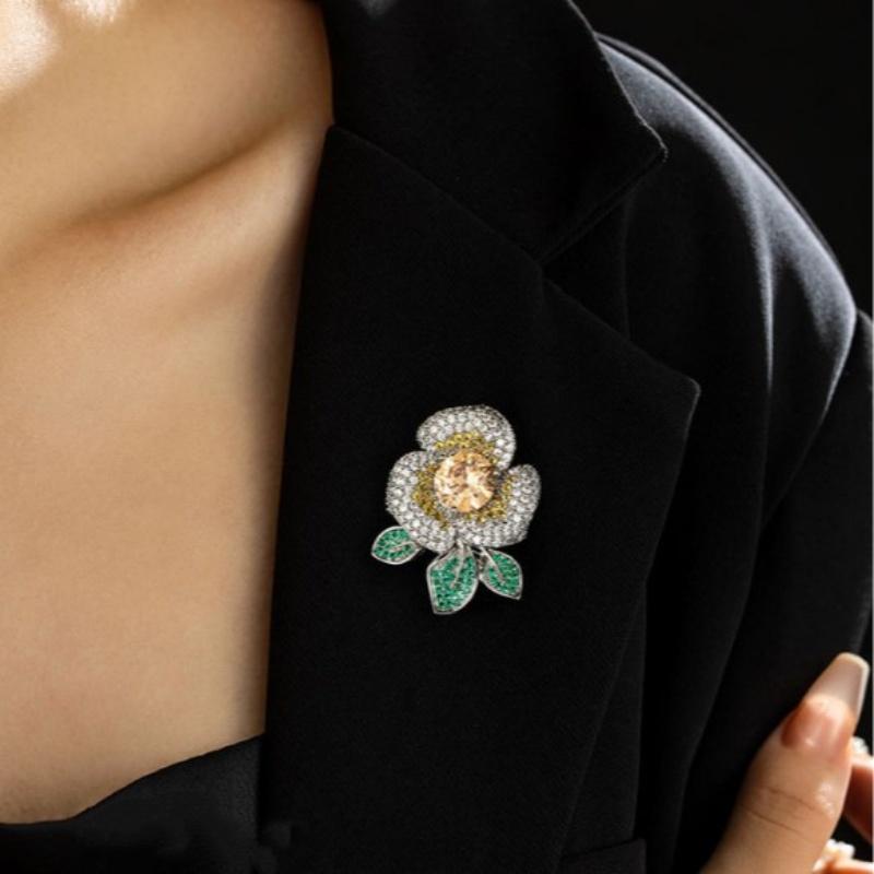 High-end Elegant Sparkling Rhinestones Camellia Brooch For Women Men Luxurious Suit Corsage Pin Office Party Jewelry Accessories