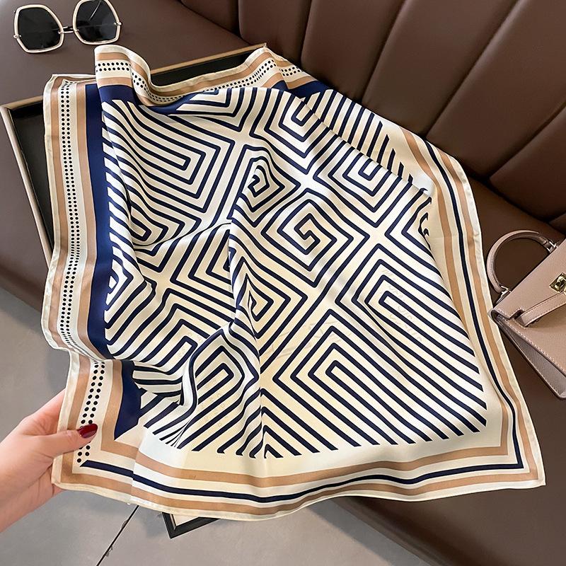 

Корейская мода Минималистичный Черно-белый Меандровый узор Шелковый шейный платок 70*70cm коричневый/синий