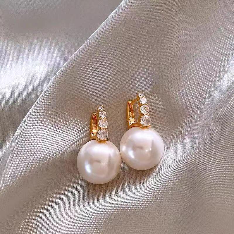 2024 French High-End Pearl Earrings: Luxury Square Stud Pendant for Women