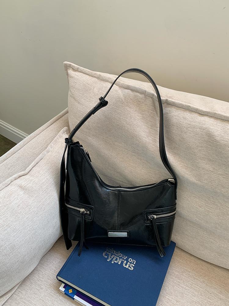 

Korean version of niche personality Y2K Spice Girls crescent bag trendy cool locomotive texture dumpling bag versatile black underarm bag