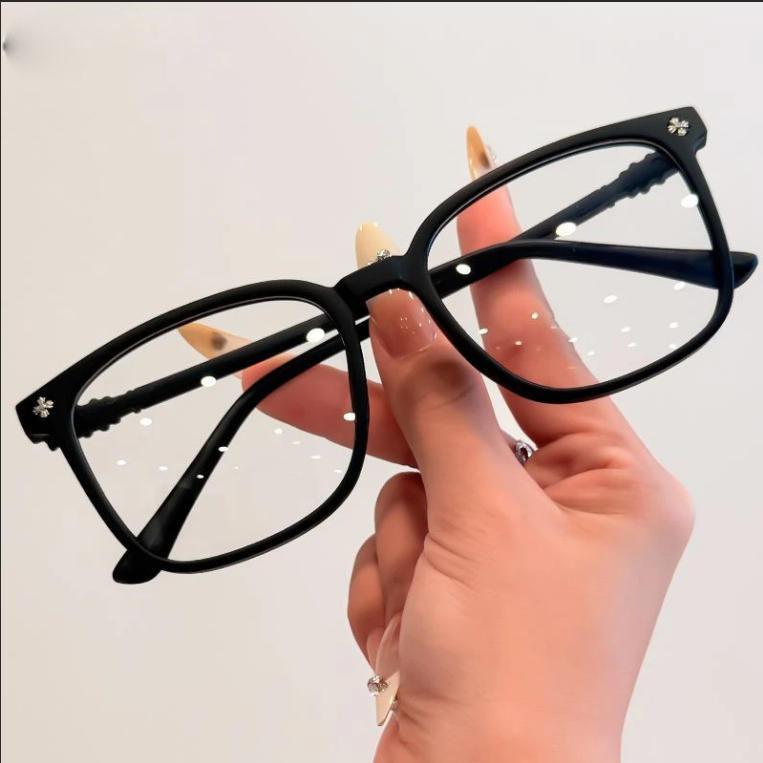 European and American classic black frame UV protection and radiation protection Large frame thin eye protection Flat light glasses Suitable for m