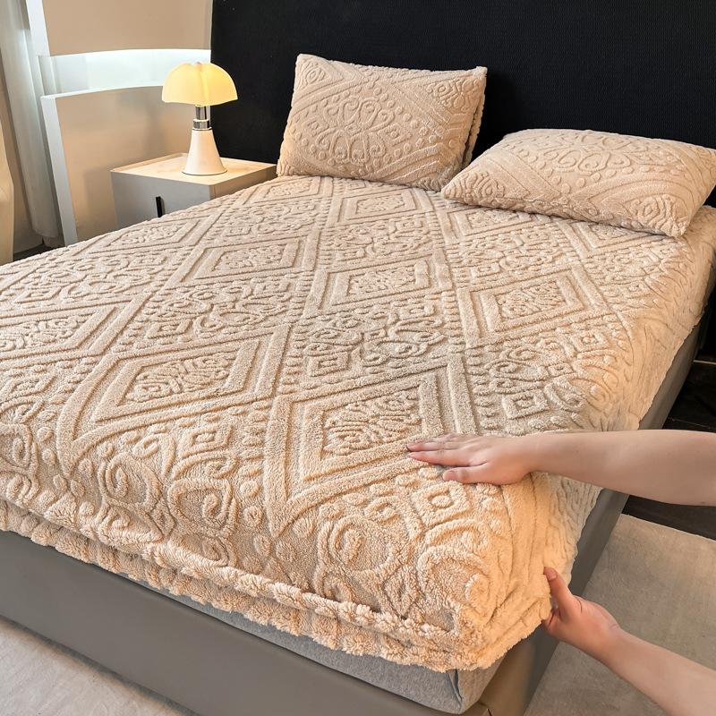 Coral Velvet Bedsheet Bedspread Milk Velvet Mattress Protective Cover Winter Plush Insulation Bedspread Single Queen King Size