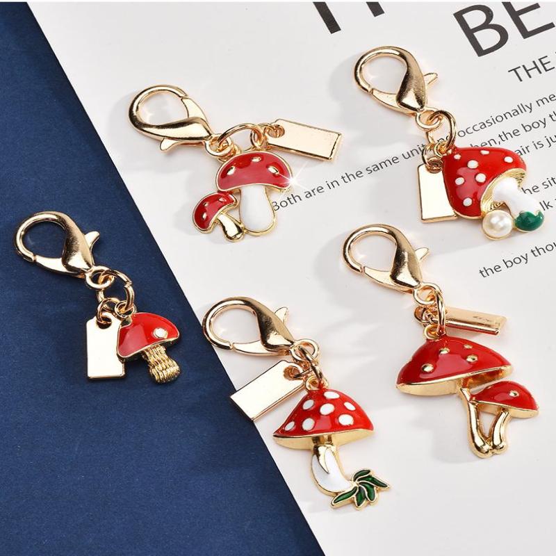 Exquisite High-End Strawberry Mushroom Keychains For Women Bag Pendant Charm Car Keyring Jewelry Gift Decoration Accessories