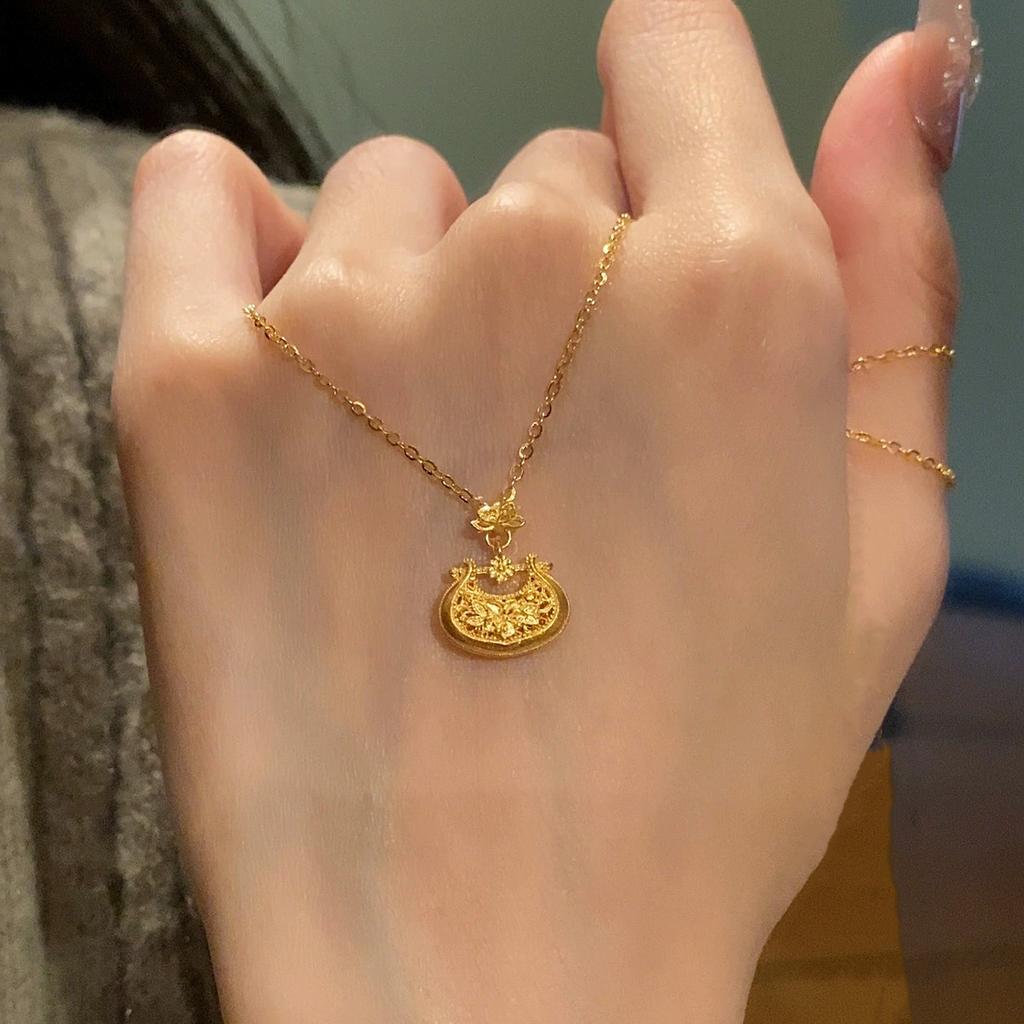 Antique gold craftsm floral and auspicious lock pendant for women necklace finely carved vintage collar chain party gift