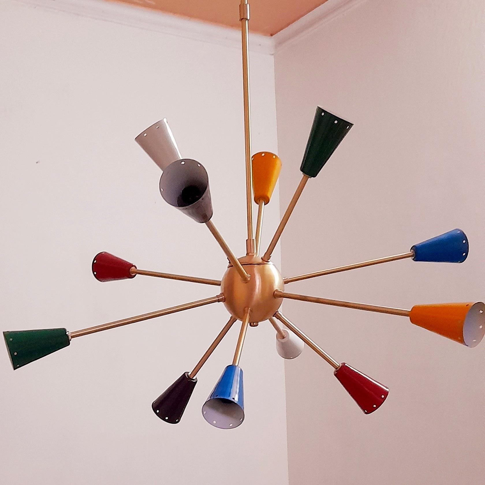 Lampadario Sputnik a 12 bracci multicolore in ottone | Grande lampada a sospensione per arredamento lussuoso boho o antico | Illuminazione moderna da