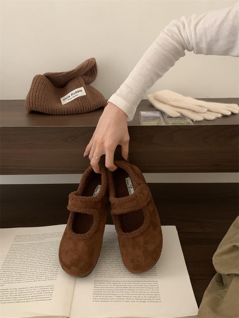 2025 autumn and winter new French retro round head Velcro warm fluffy shoes women's versatile Birkenstocks