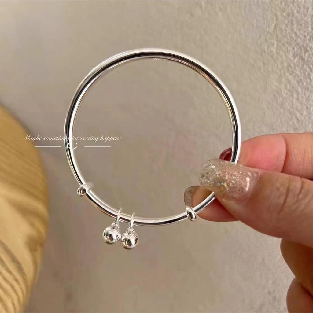 Women's Push-Pull Telescopic Bracelet: Elegant, Niche Design, Light Luxury, Versatile Fashion Accessory.