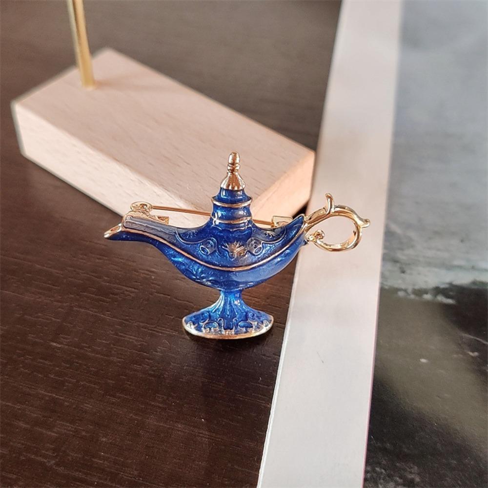 Vintage Aladdin Magic Lamp Genie Brooches Exotic Enamel Lapel Pin for Women Men Clothing Decor Fashion Jewelry Gift Accessories