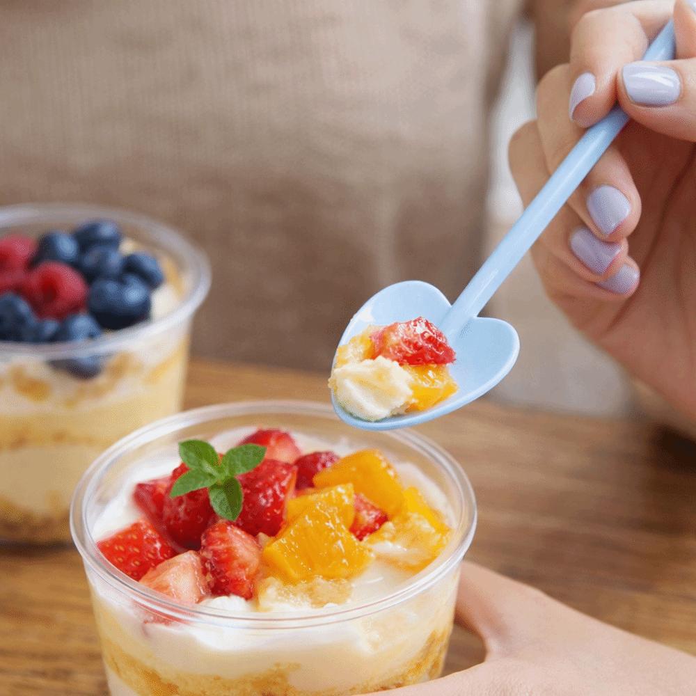 100PCS Food Grade Disposable Spoons Thickened Portable Heart-shaped Spoons Lightweight Ice Cream Spoons Dessert Tableware