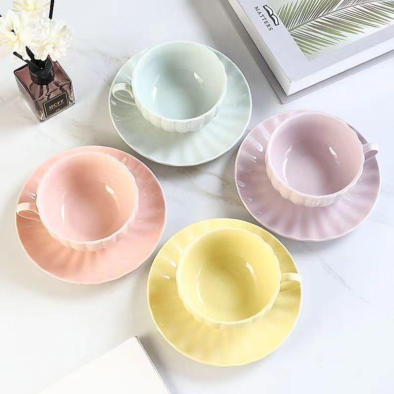 Kreative Kürbis-Kaffeetasse Ohrhänger Neues Keramik-Tassen- und Tellerset Kleines Designgefühl Zuhause Fee Tasse und Schale