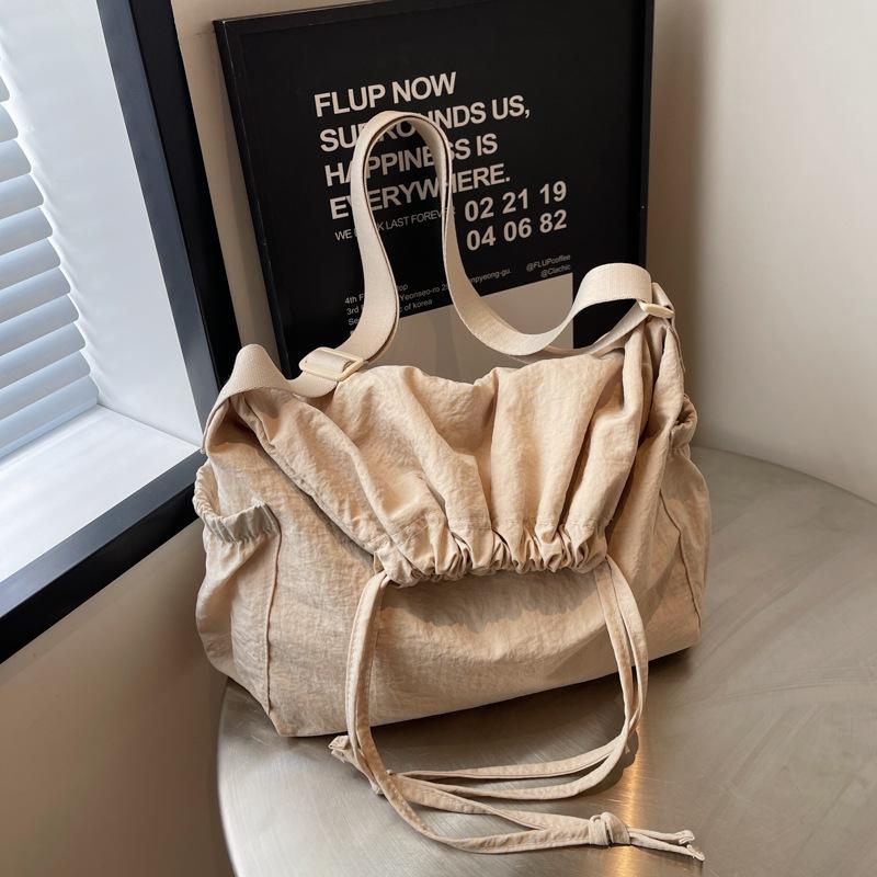 Simple Nylon Cloth Drawstring Shoulder Bag Women's New Messenger Bag Light Work Tote Bag