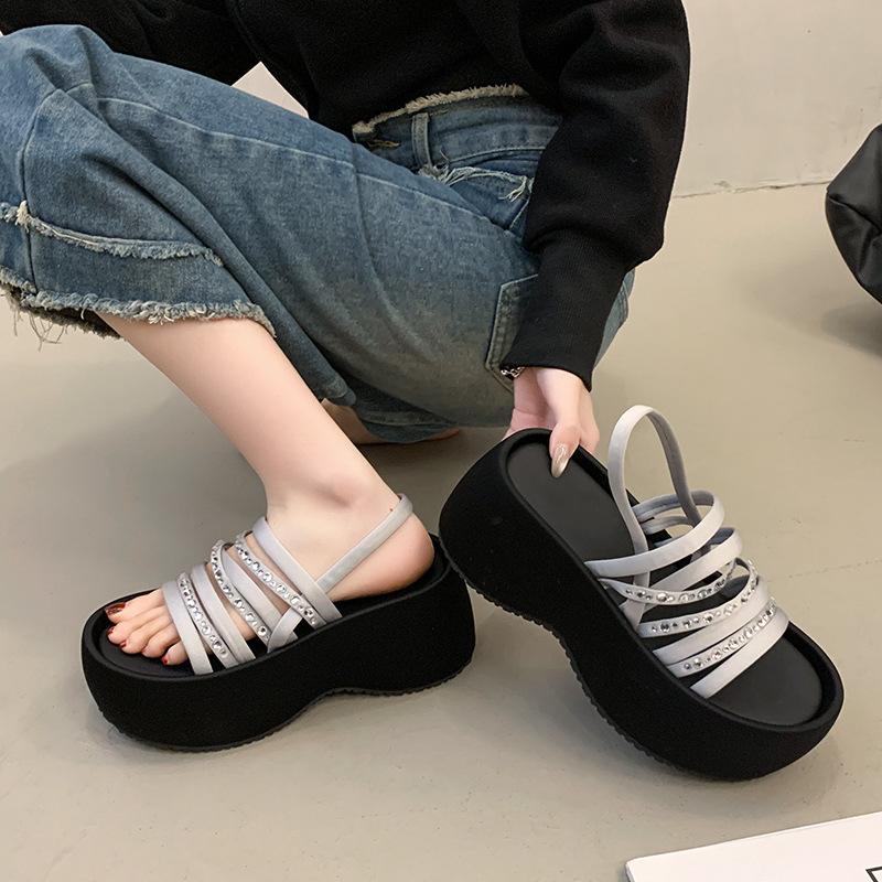 Muffin platform rhinestone sandals women's summer 2025 new one-word strap black versatile skirt heightening beach shoes