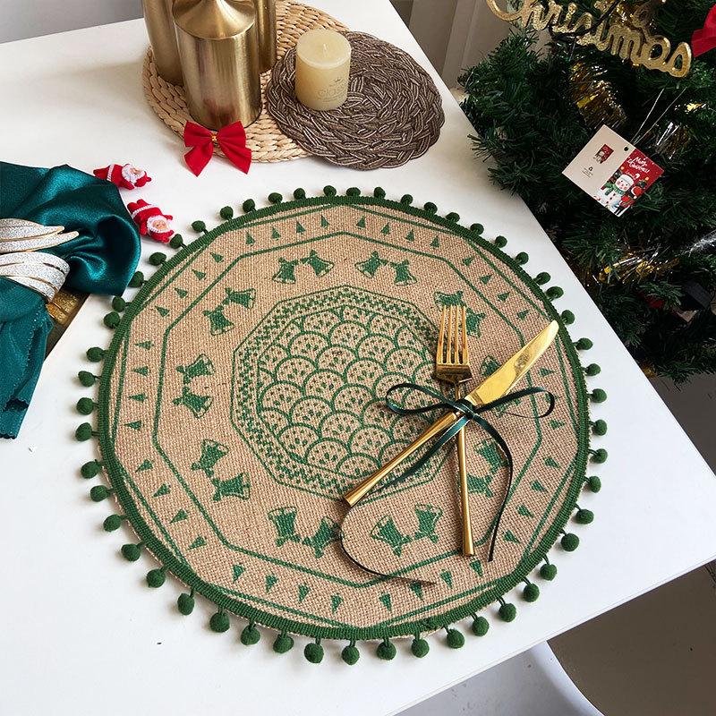 Christmas Retro Jute Placemat Round Printed Woven Dining Table Mat with Wool Ball Heat-Resistant Home Decorative Coffee Cup Mats