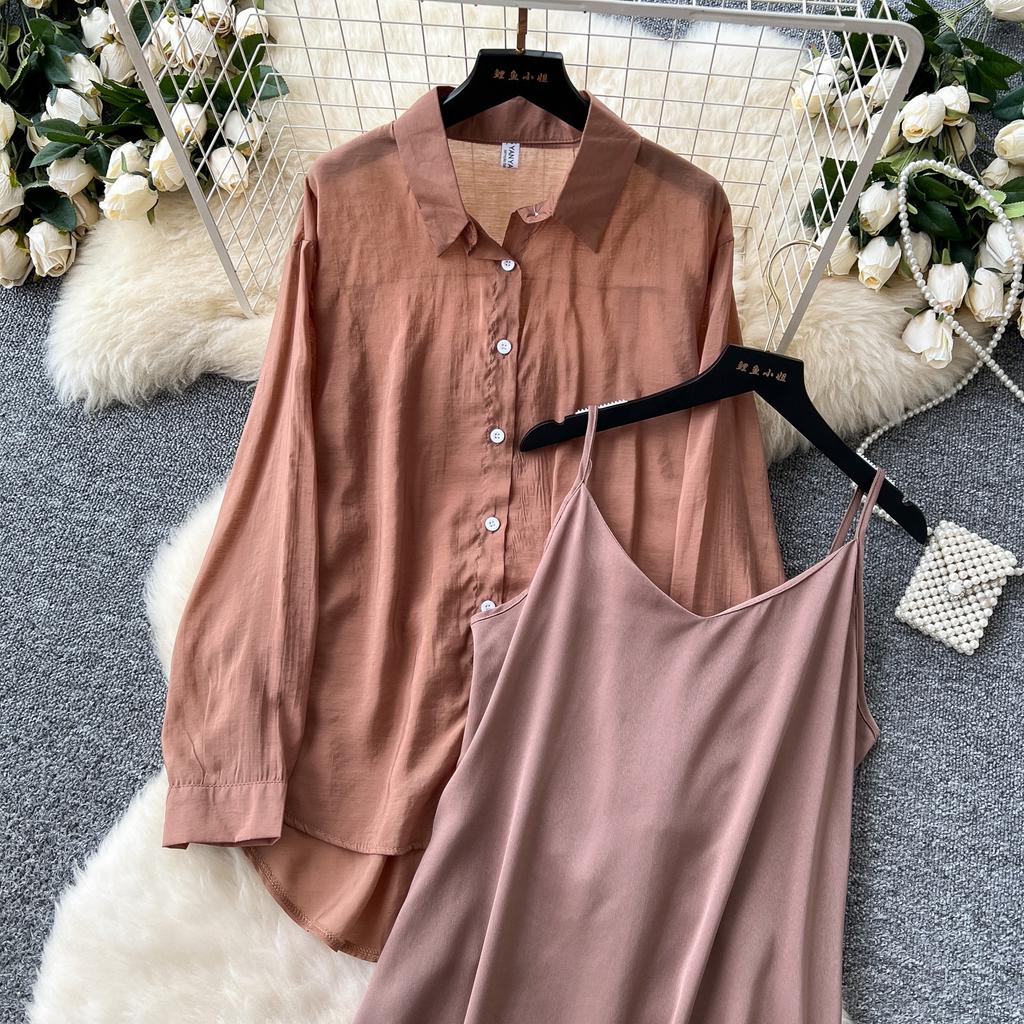 Temperamentsfullt todelt sett for kvinner, nisje lat yttertøy med tynn, løstsittende langermet solskjortejakke + selerkjole