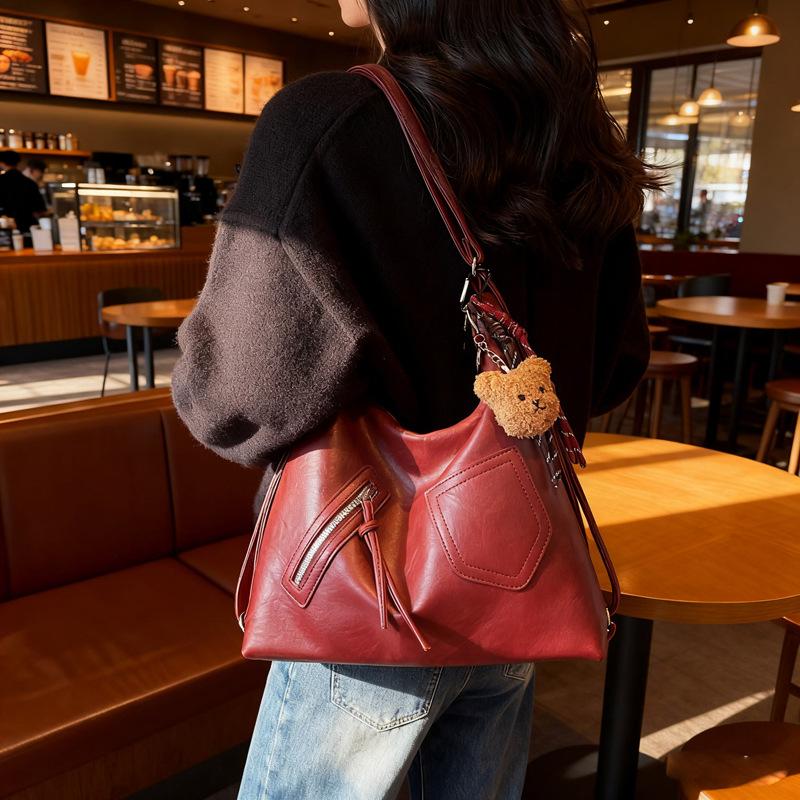 

Large capacity bag women s 2025 new trendy high-end shoulder bag commuter tote bag travel backpack no pendant красный