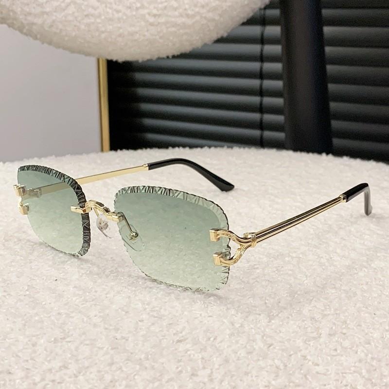 Chic Metal Frame Square Sunglasses With Pc Lenses For Outdoor And Party Wear