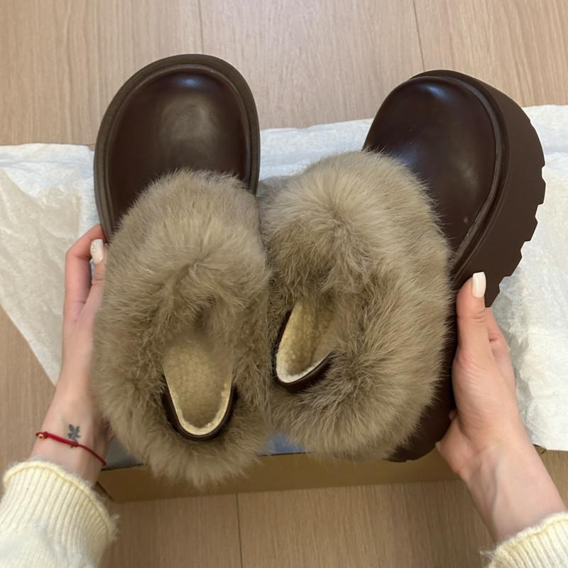 Thick-soled heightening, velvet and warm leather Birkenstocks, two wear fluffy cotton shoes, and winter snow boots.