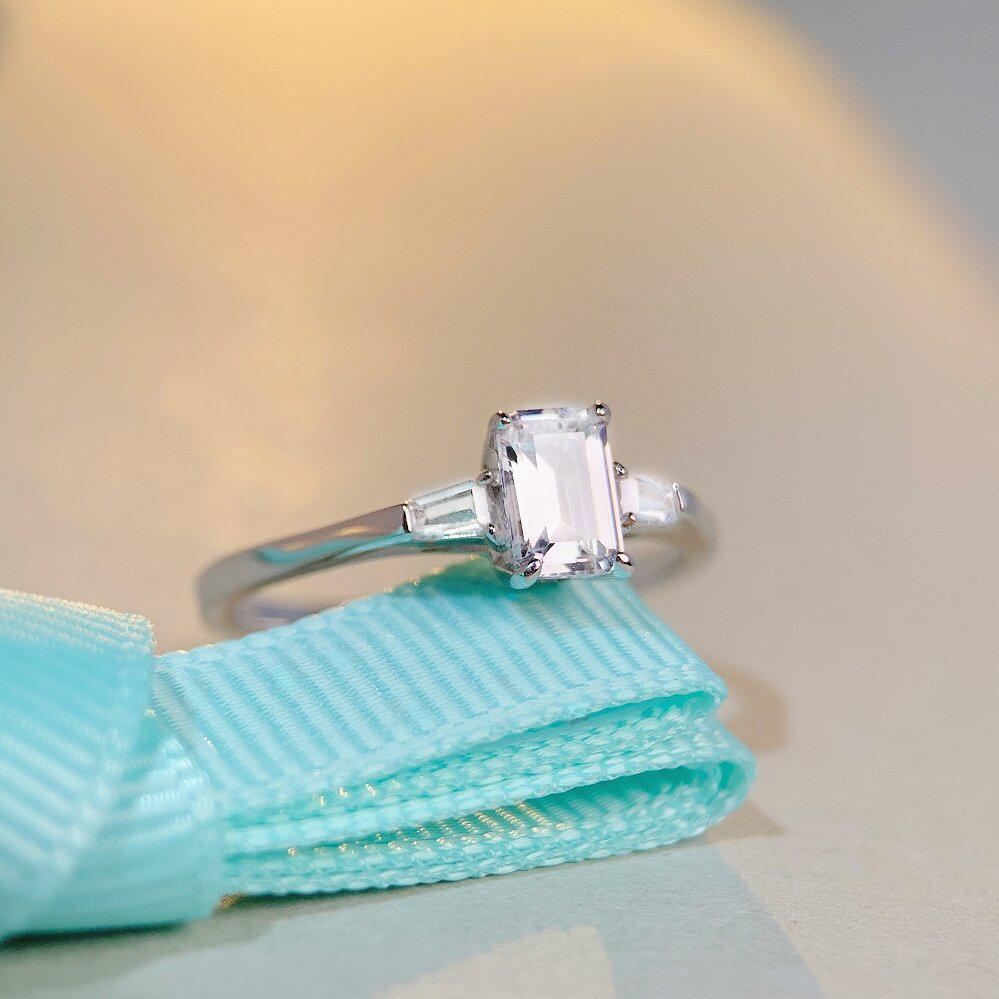 Nine Beauty Schmuck S925 Sterlingsilber Ring für Damen mit Radiant-Schliff Zirkonia Quadratisches Design - Schlichter, vielseitiger Stil