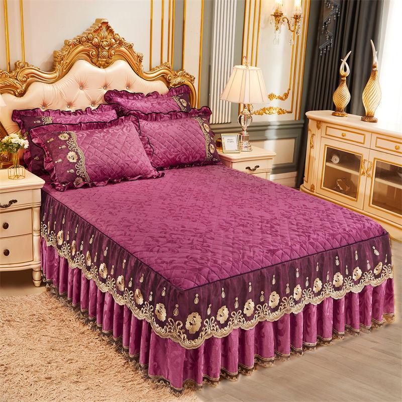 Dreiteiliges Set mit einem gesteppten Bettrock aus Kristallvelours mit abnehmbarem Design, einer dicken und warmen Bettdecke aus Spitze, perfekt für einen Prinzessinnenstil