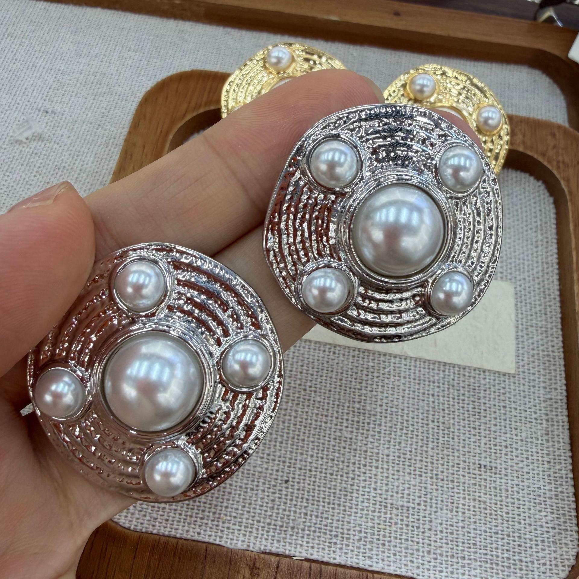 

Simple Medieval Vintage Retro Temperament Versatile Round Stud Earrings Metal Shijiazhu Earrings Women S Jewelry