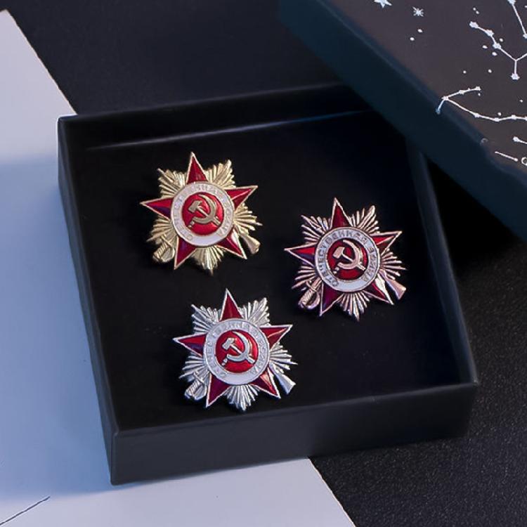 Eleganti e Autentici Design di Spille con Medaglie Sovietiche dell'Ordine della Guerra Patriottica per Feste a Tema e Regali Unici