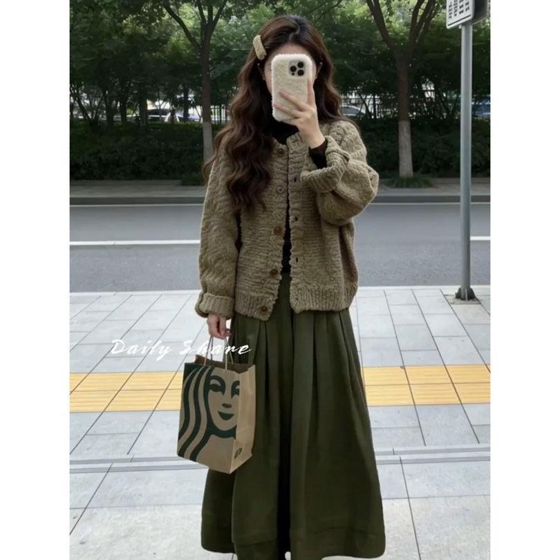Luxurious Knit Sweater & Skirt Set for Women - New Year Fashion