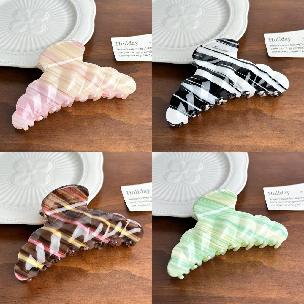 Premium Acetate Hair Claw Clip In Chic Striped Designs Perfect For Fashionable Women