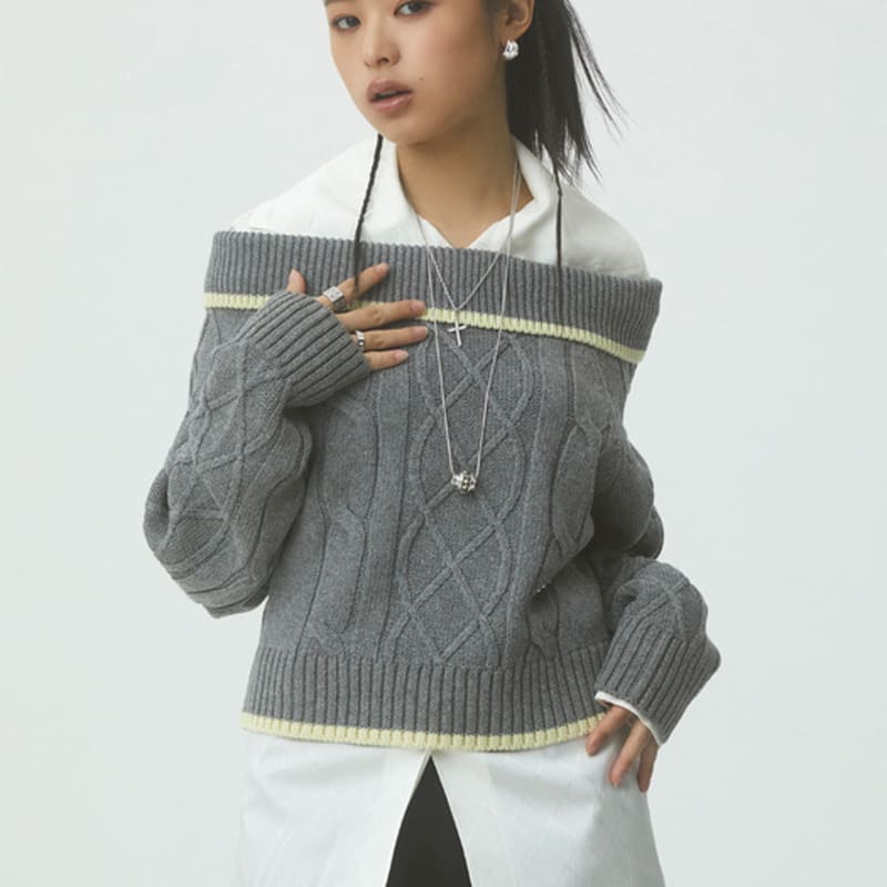 NEUF PIECE THE CROSS NECKLACE