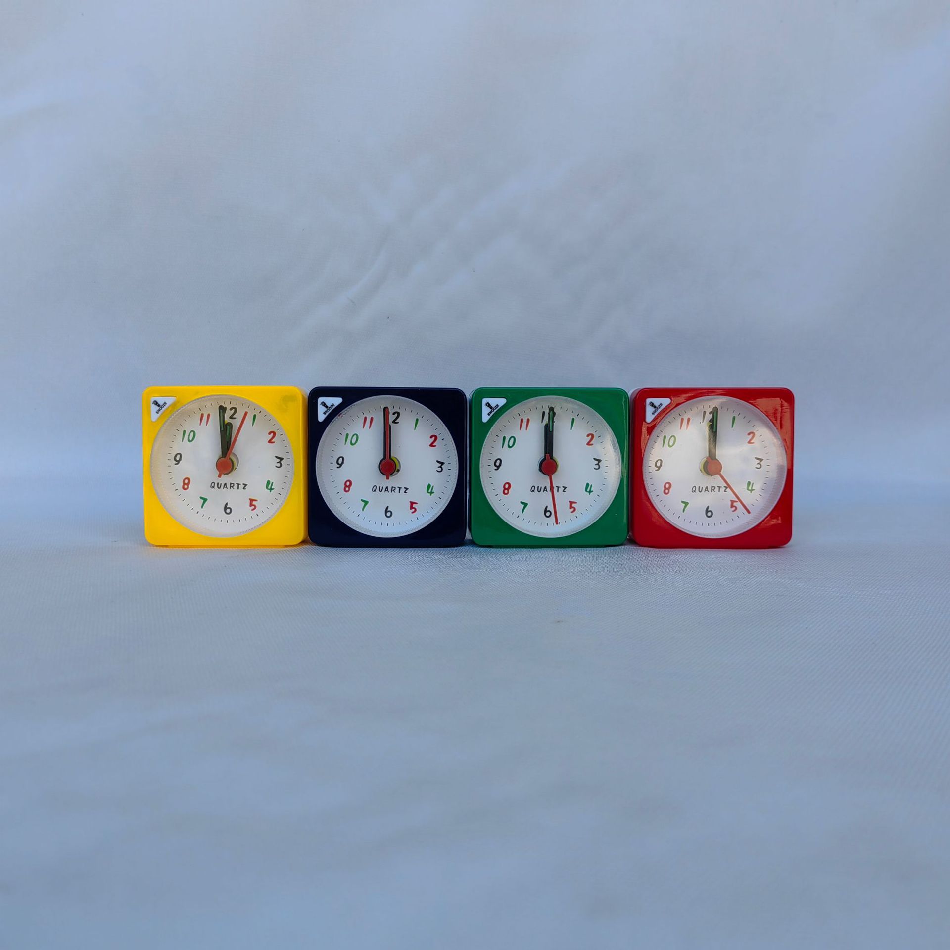 

Small creative mini square clock exquisite desktop alarm clock with night light